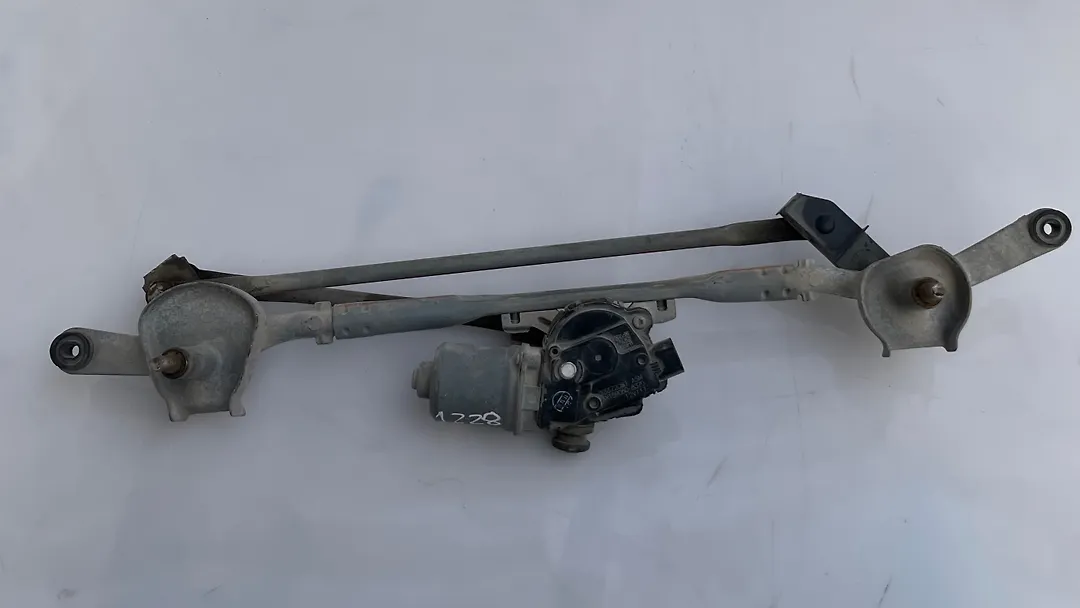Windshield wiper motor - 2017 GMC Acadia SLE