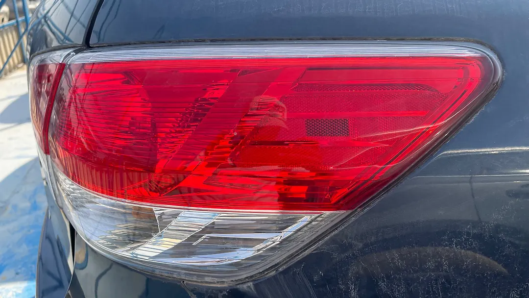 Tail Light (RH) - 2015 Nissan Pathfinder