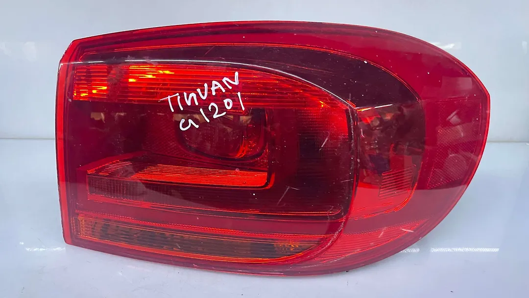 Tail Light (RH) - 2016 Volkswagen Tiguan