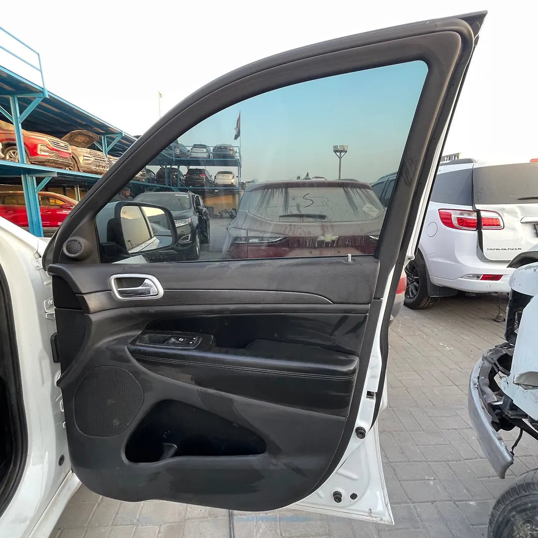 Door (RHF) - 2015 Jeep Grand Cherokee LAREDO