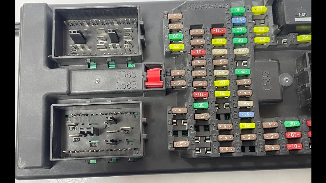 Fuse box - 2013 Jaguar XJ