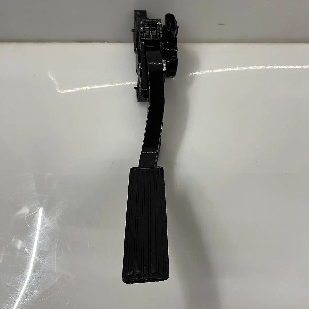 Accelerator pedal - 2010 GMC Terrain SLT1