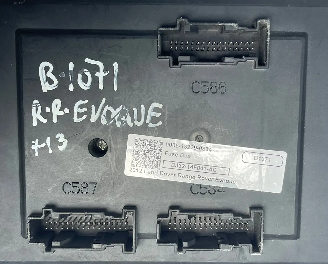 Fuse box - 2012 Land Rover RANGE ROVER EVOQUE