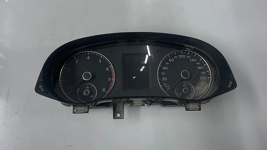 Speedometer - 2016 Volkswagen Passat
