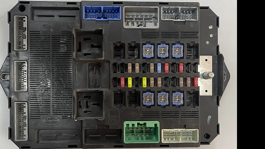 Fuse box - 2013 Jaguar XF
