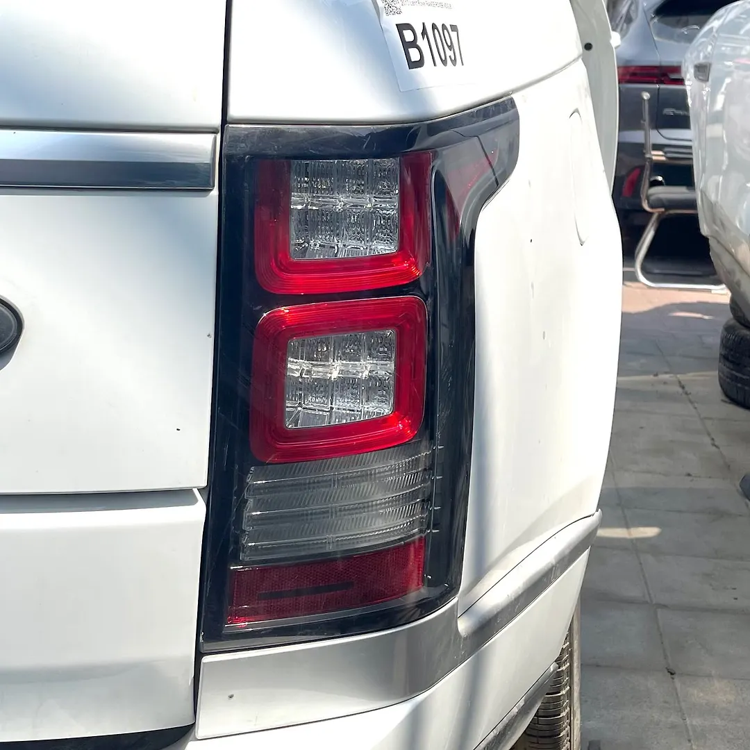 Tail Light (RH) - 2013 Land Rover RANGE ROVER VOGUE