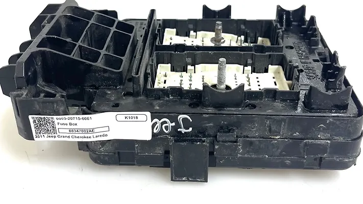 Fuse box - 2011 Jeep Grand Cherokee LAREDO