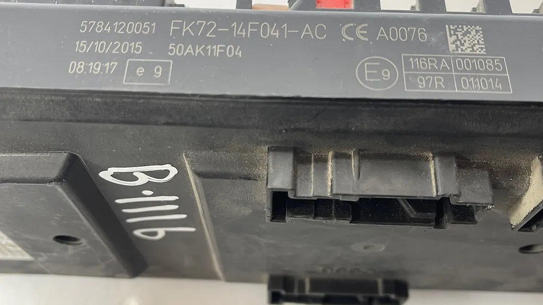 Fuse box - 2016 Land Rover DISCOVERY SPORT