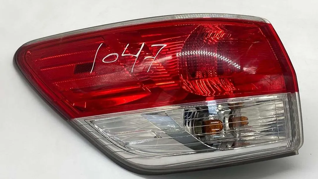 Tail Light (RH) - 2014 Nissan Pathfinder