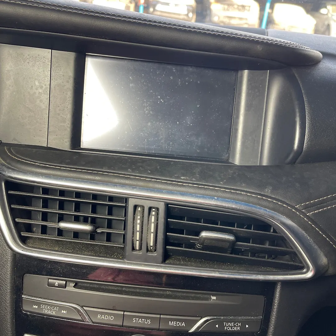 Info-gps-tv screen - 2017 Infiniti QX30 2.0t