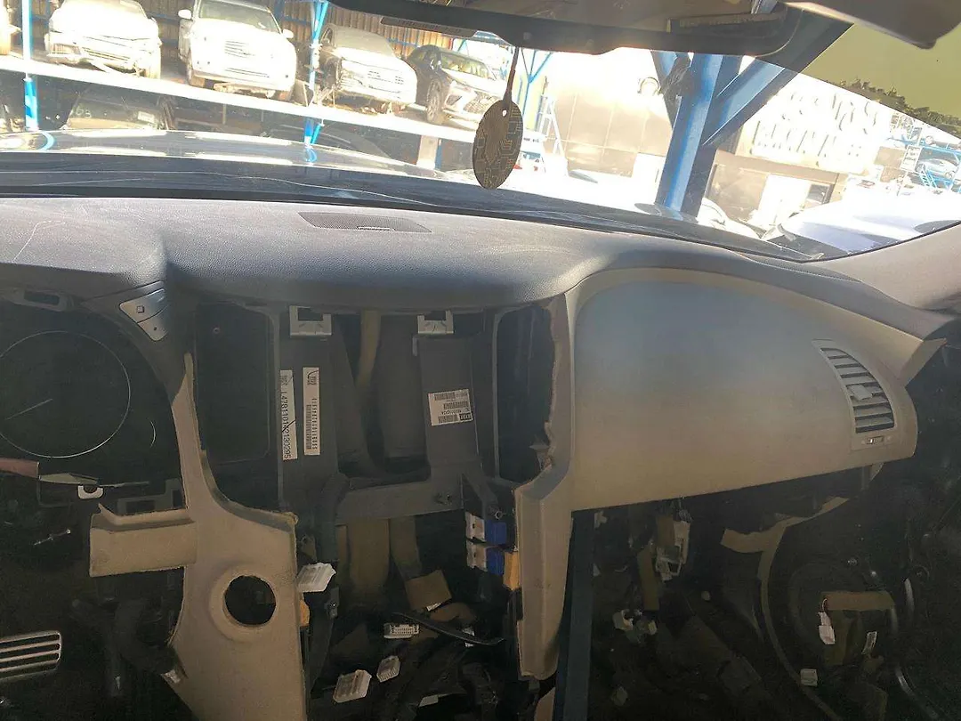 Dashboard  - 2014 Infiniti QX70 3.7i