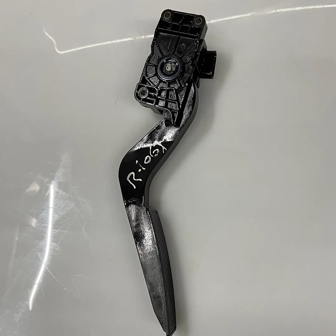 Accelerator pedal - 2010 GMC Terrain SLT1