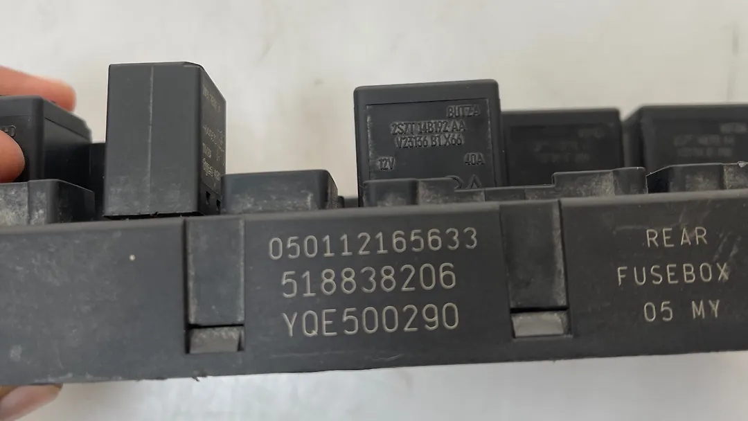 Fuse box - 2005 Land Rover VOGUE