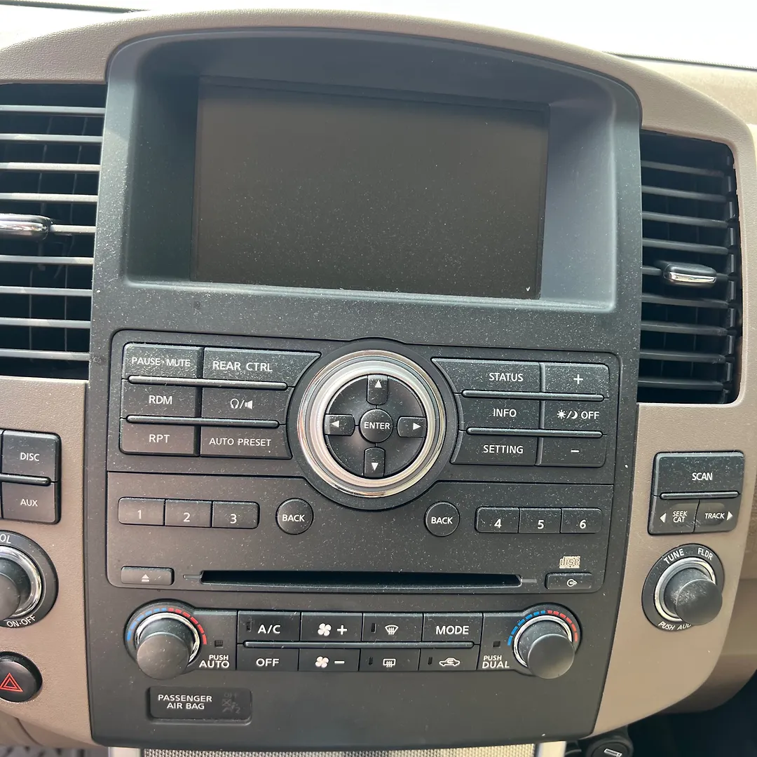 Info-gps-tv screen - 2011 Nissan Pathfinder 4.0