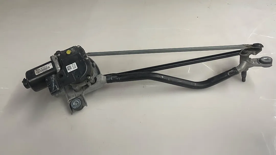 Windshield wiper motor - 2018 Lincoln Continental