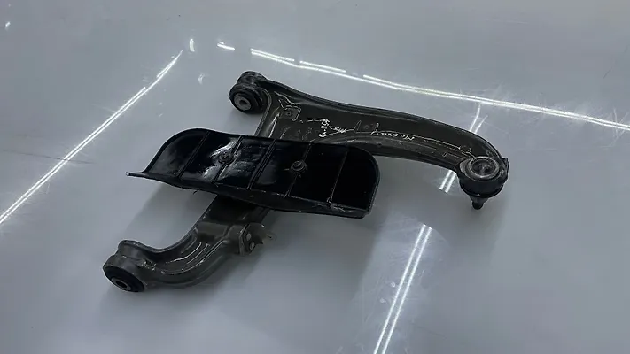 Lower Arm(RHF) - 2010 Maserati Quattroporte