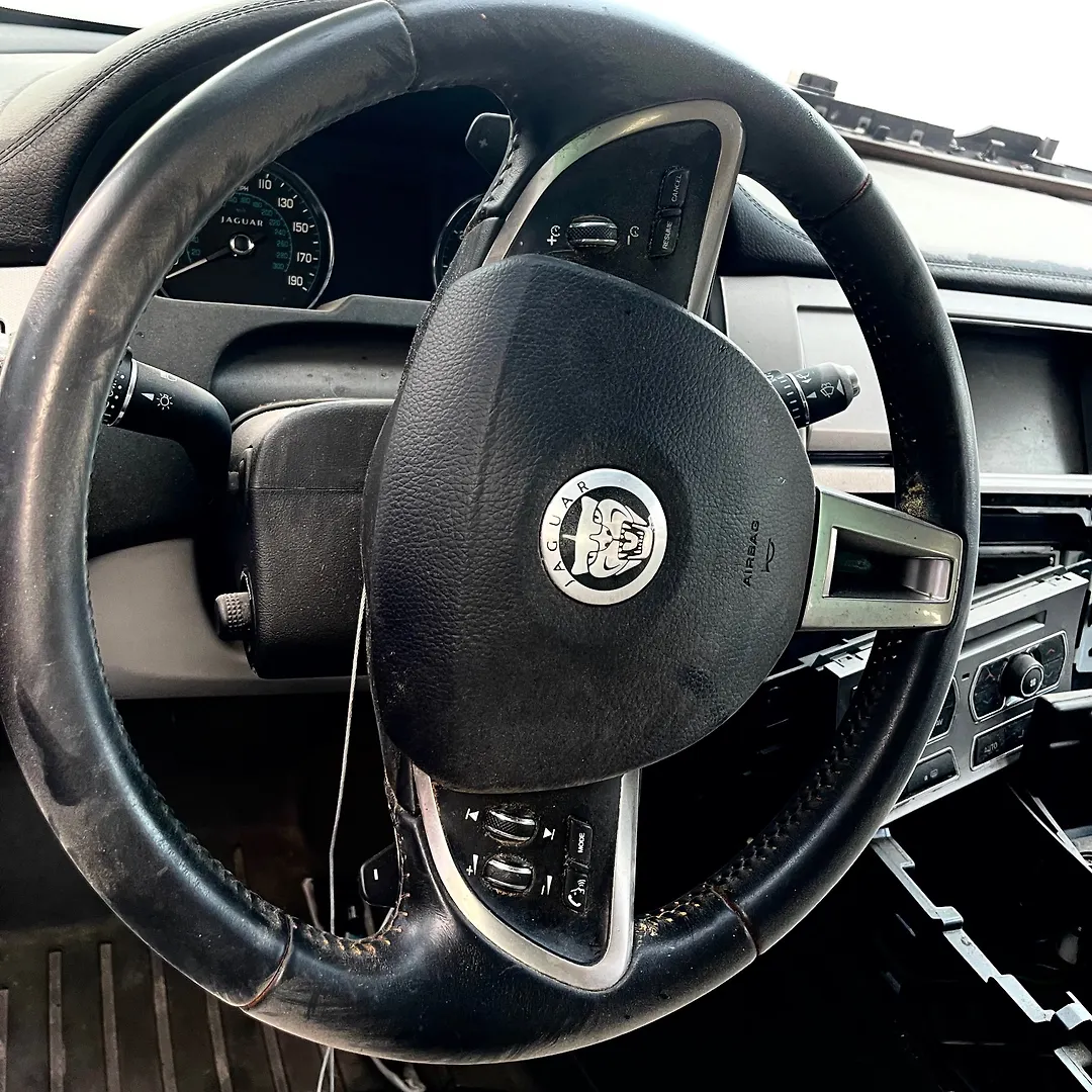 Steering wheel - 2013 Jaguar XF