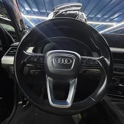 Steering wheel - 2017 Audi Q7 Quattro 