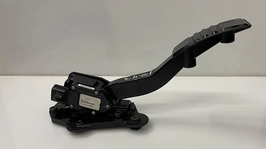 Accelerator pedal - 2010 Ford Mustang Base