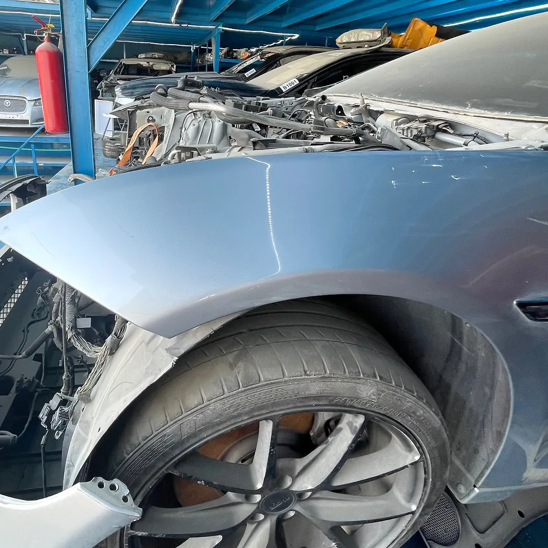 Fender (RHF) - 2011 Jaguar XJ