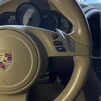 Steering wheel - 2011 Porsche Cayenne S