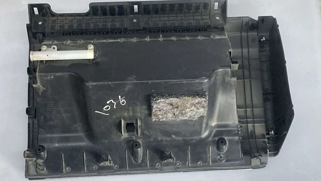 Glove box - 2014 Infiniti QX56