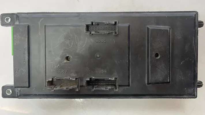 Fuse box - 2008 Land Rover LR3