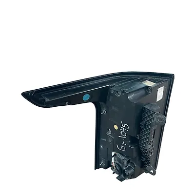 Tail Light (RH) - 2020 Land Rover RANGE ROVER HSE