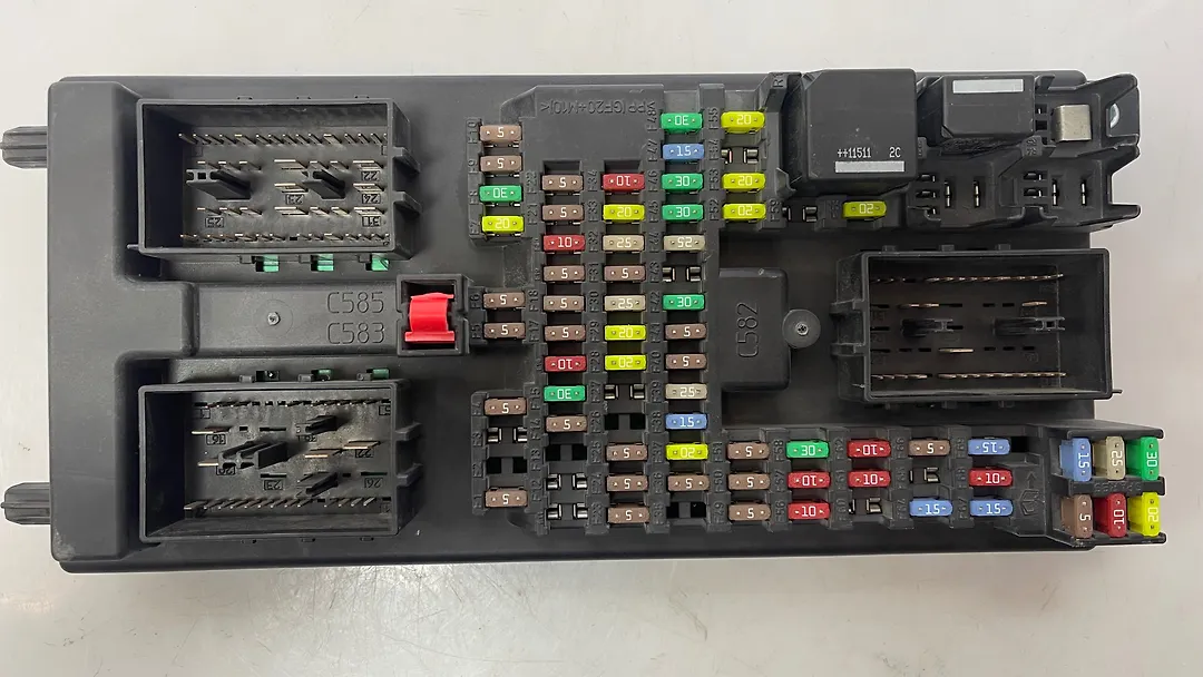 Fuse box - 2012 Jaguar XJ