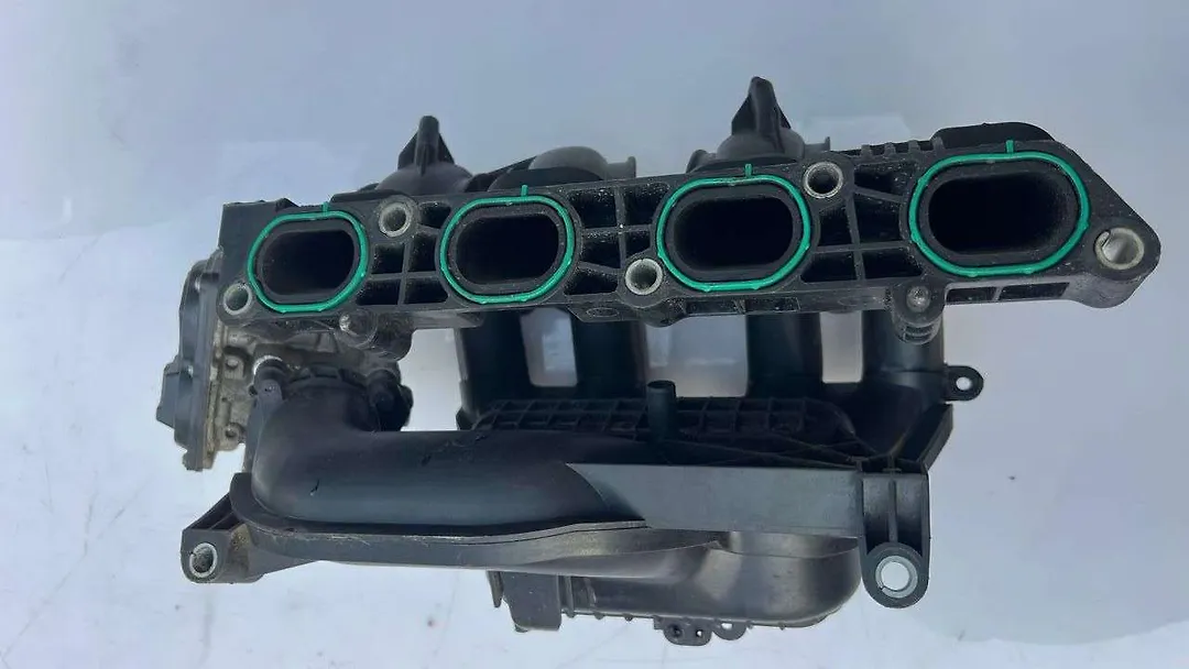 Intake manifold - 2014 Ford Fiesta
