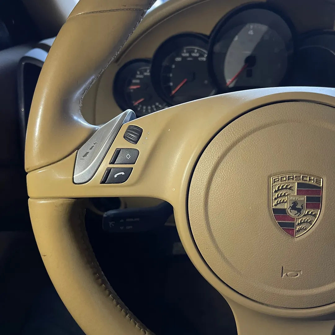 Steering wheel - 2011 Porsche Cayenne S