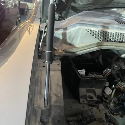Bonnet Jumping - 2014 Nissan Armada SUV