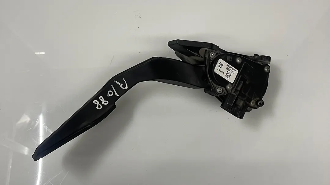 Accelerator pedal - 2015 Chevrolet SILVERADO