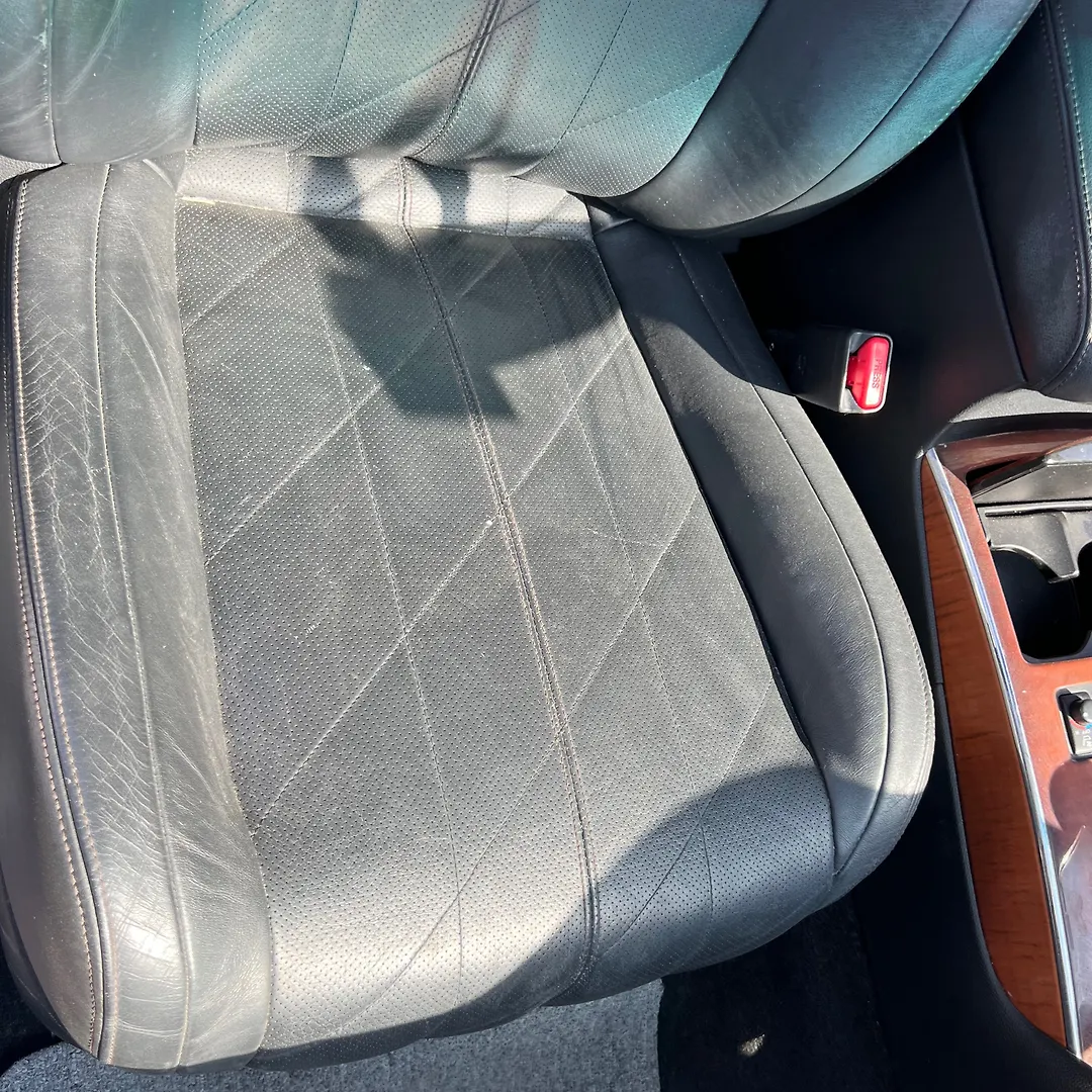 Front Seat (RHS) - Infiniti