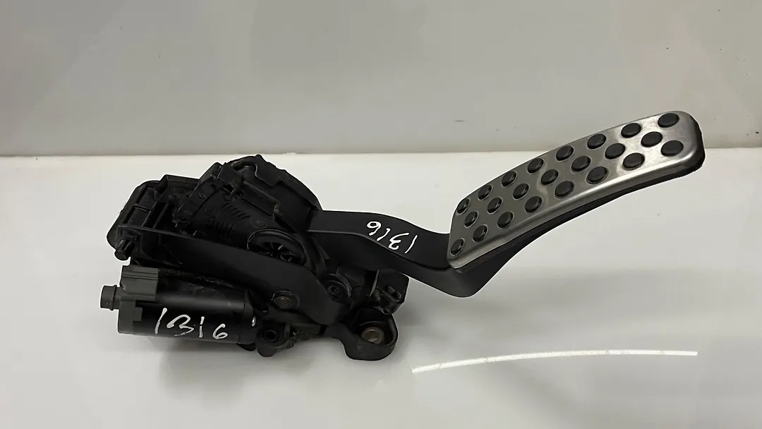 Accelerator pedal - 2014 Dodge Charger SE
