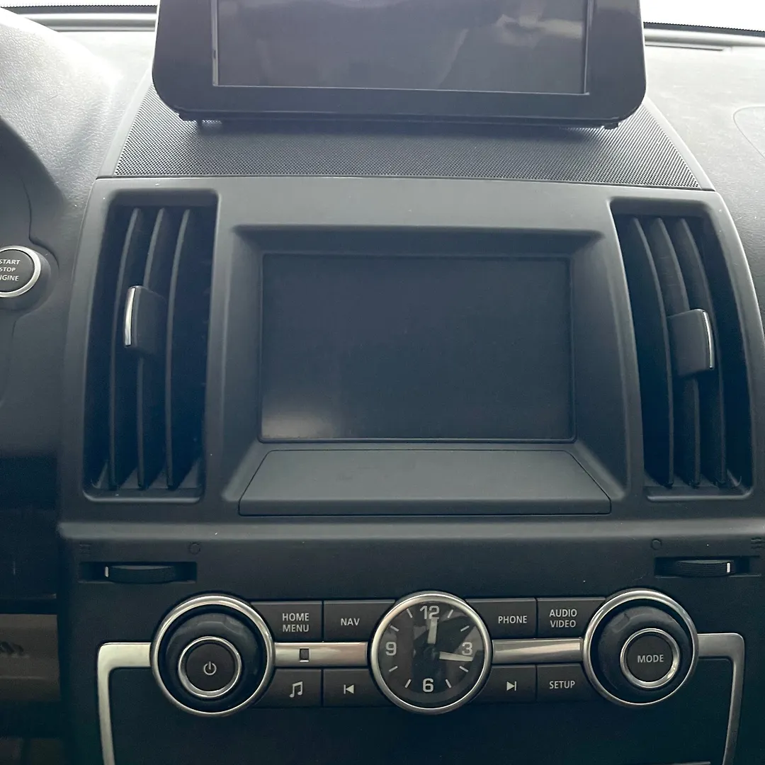 Info-gps-tv screen - 2014 Land Rover LR2