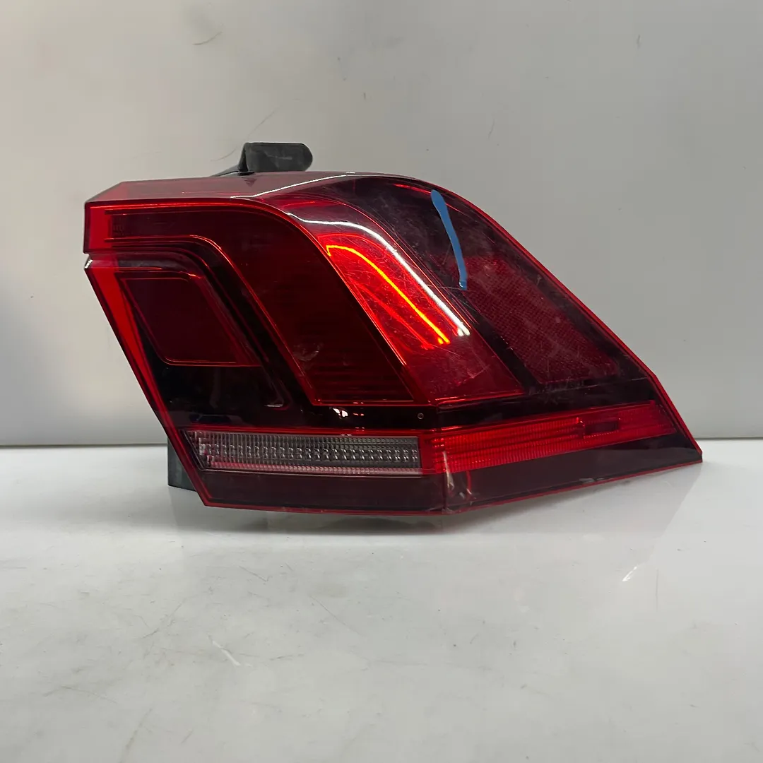 Tail Light (RH) - 2018 Volkswagen Tiguan