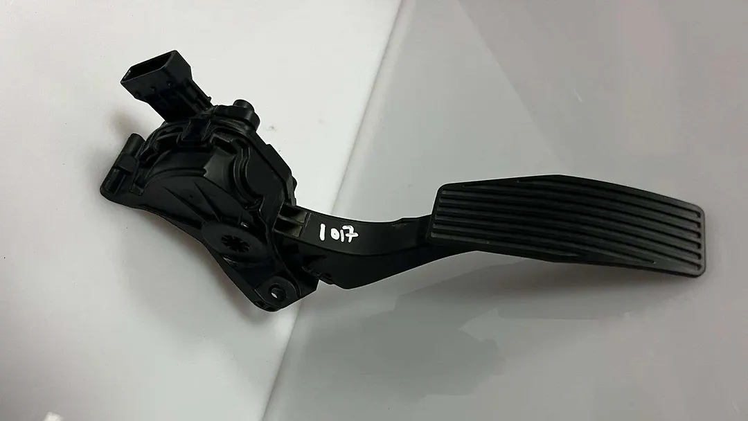 Accelerator pedal - 2011 GMC Terrain