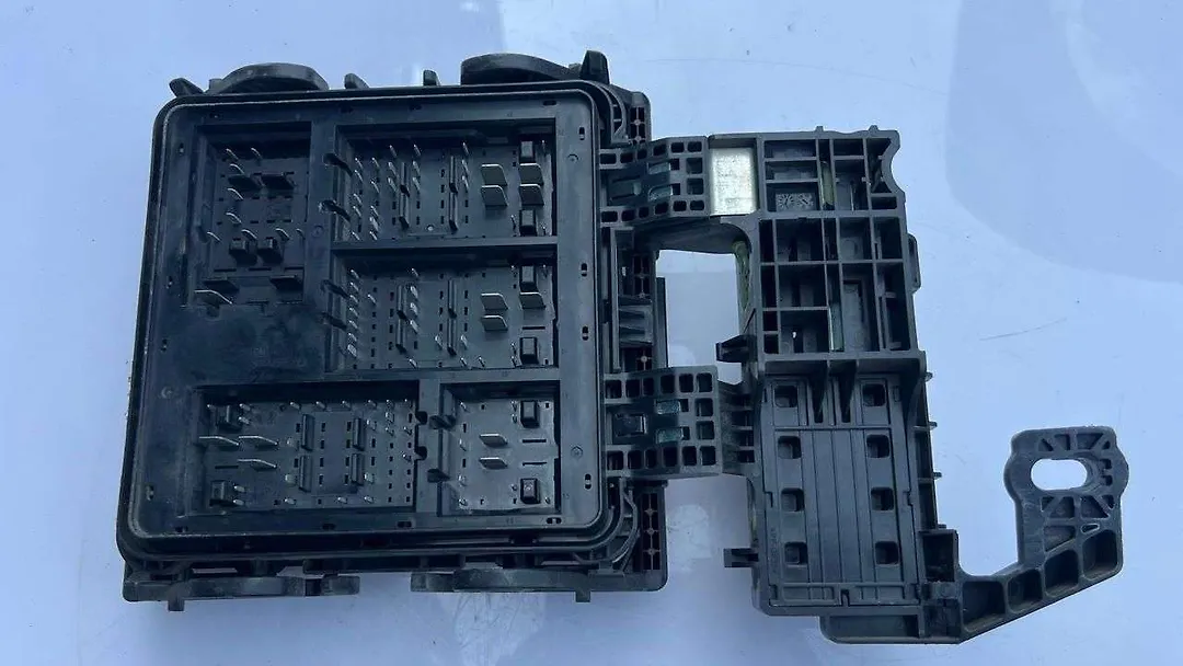 Fuse box - 2014 Cadillac CTS