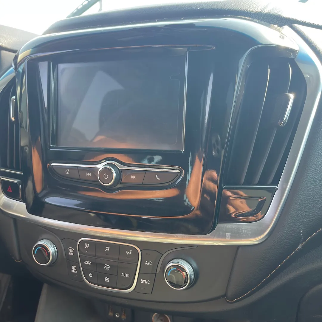Info-gps-tv screen - 2019 Chevrolet Traverse LS