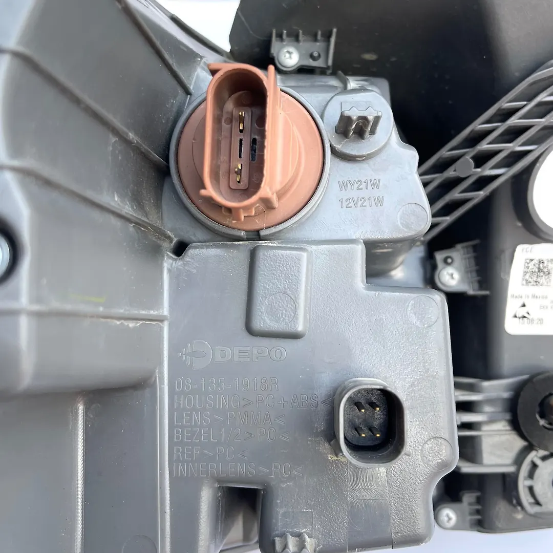 Tail Light (RH) - 2019 Chevrolet Equinox