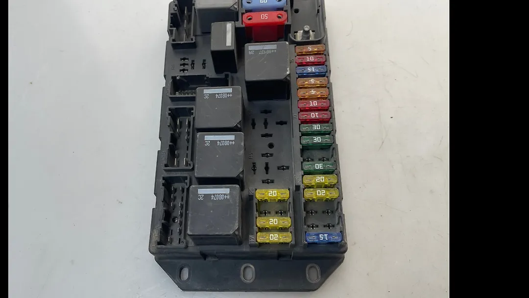 Rear Fuse Box - 2006 Land Rover RANGE ROVER VOGUE