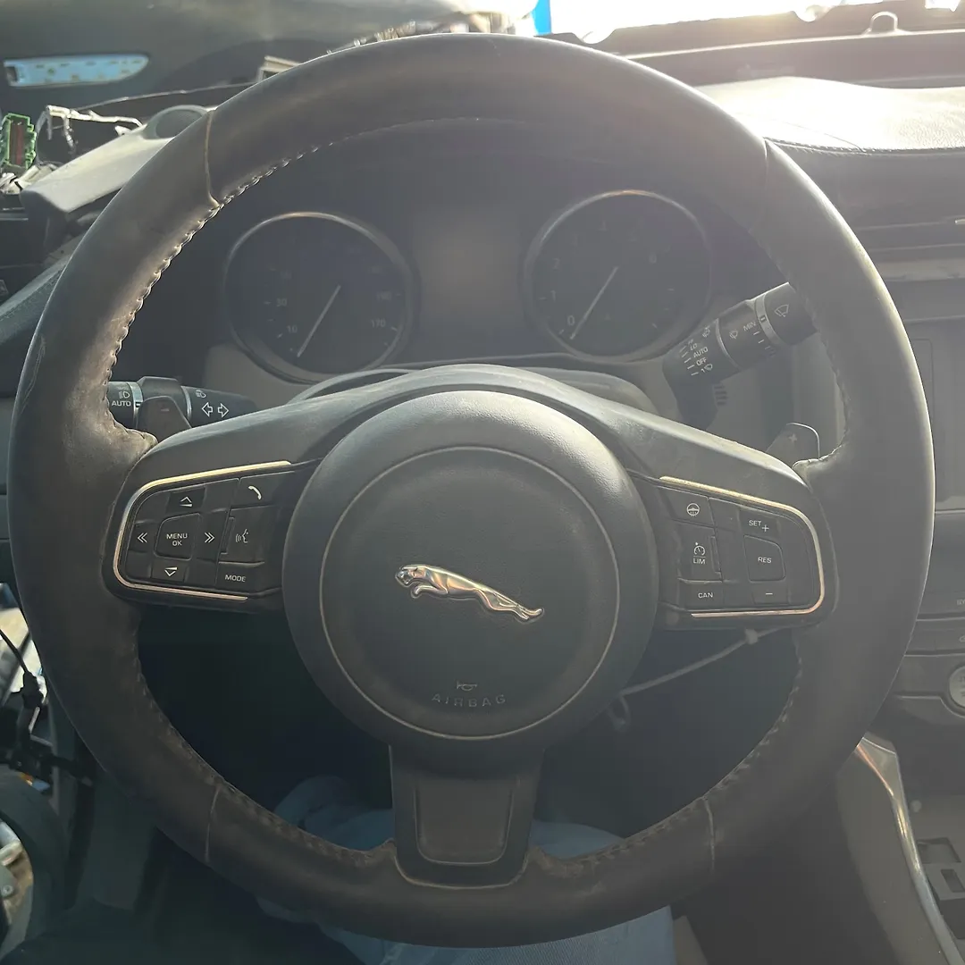 Steering wheel - 2016 Jaguar XF