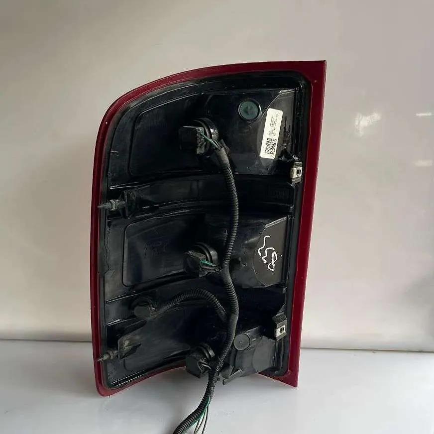 Tail Light (RH) - 2011 GMC Sierra SLE