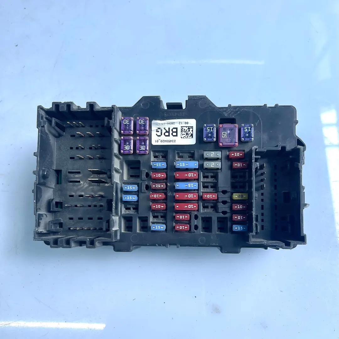 Dash fuse panel - 2015 GMC Sierra