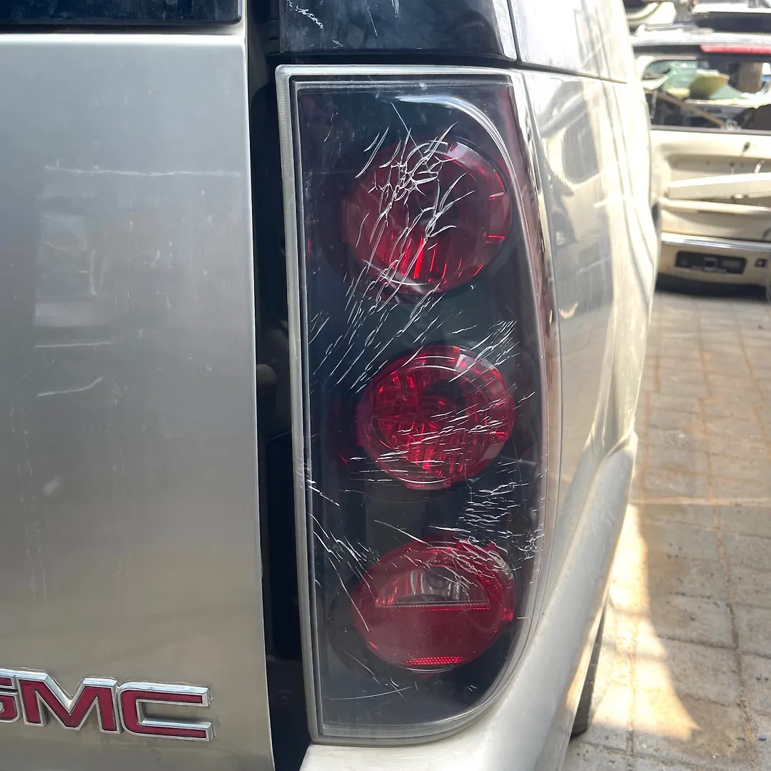 Tail Light (RH) - 2007 GMC Yukon