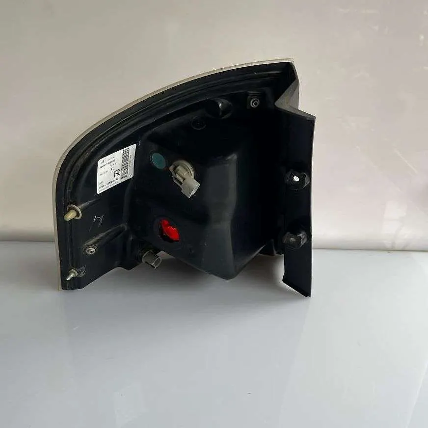Tail Light (RH) - 2010 Ford Edge Limited