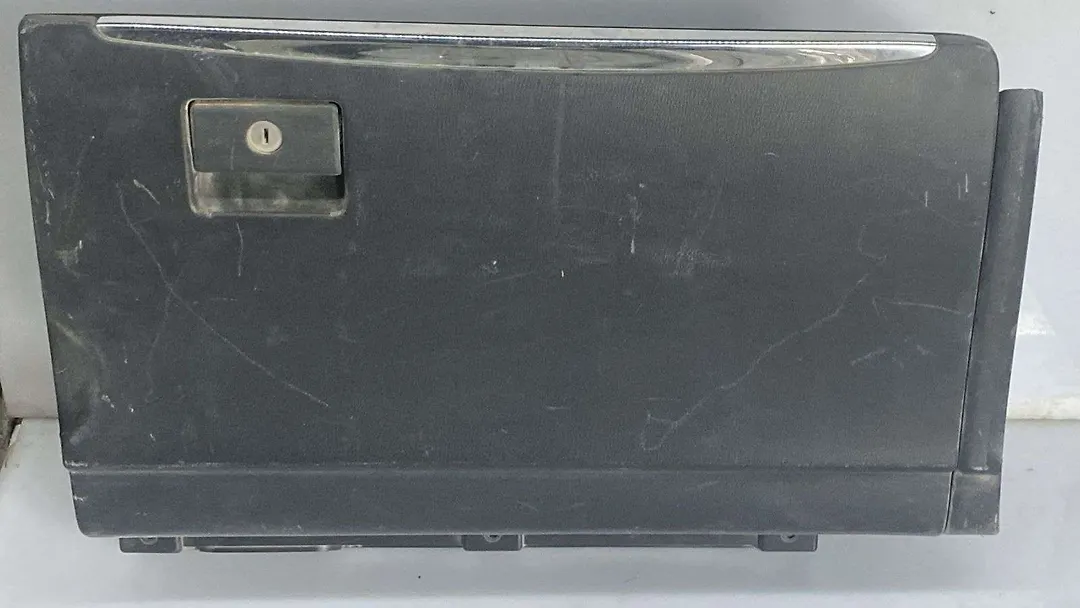 Glove box - 2014 Infiniti QX56
