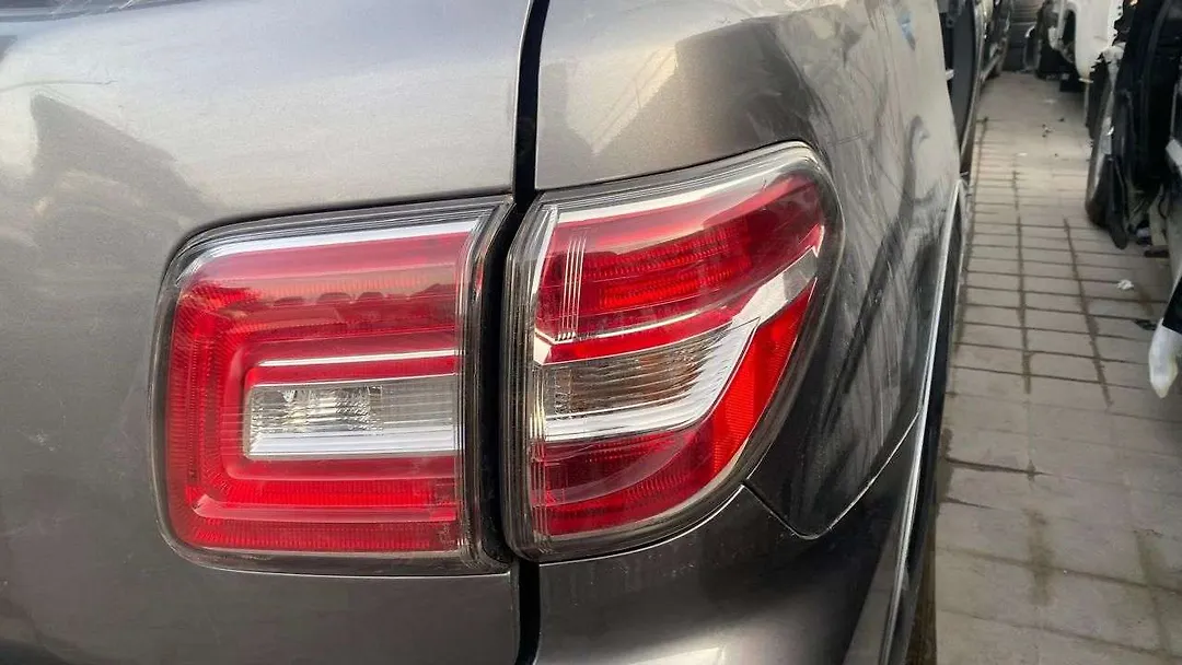 Tail Light (RH) - 2017 Nissan Armada 5.6i