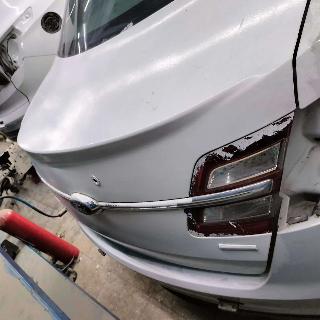 Tailgate - 2014 Ford Taurus